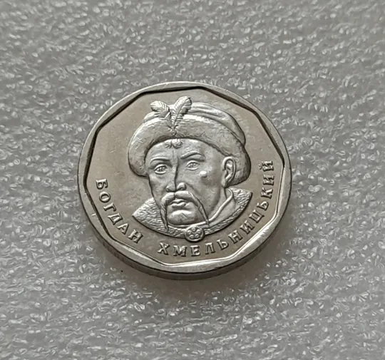 Купити (8234) 5 гривень 2022 вздуття плакіровки на реверсі та аверсі ("бородавка на щоці") (5 гривен 2022)