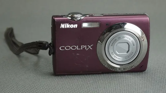 Цифровой фотоаппарат Nikon Coolpix S220 10.0Mpix ліловий Вживане Ціна