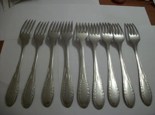 Вилка СССР 1960-70-х . Абсолютно Новые . Широкие .Узкие . Длина 21, 19, 18-см.  Всего 21-штук. Продаж