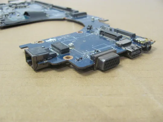 номер0178-25 материнська плата Mainboard Материнка Основна плата Системна плата Плата системи Laptop motherboard мамка ноутбучна плата SR32N i7-7820HQ CDP70 LA-E141P для Dell Latitude E5480 оригінал Недорого