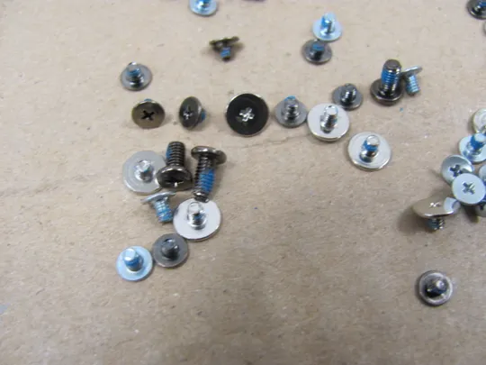 587-9 комплектуюче гвинти   для  Toshiba Dynabook Portégé Tecra X40-G  оригінал З аукціону