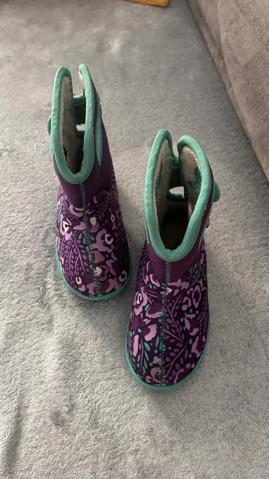 Купити Теплі дитячі водонепроникні чоботи Bogs