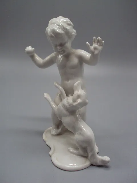 Фигура фарфор Wallendorf Германия Валлендорф ребенок мальчик играет с собакой собачкой 16 см №15464 Продаж