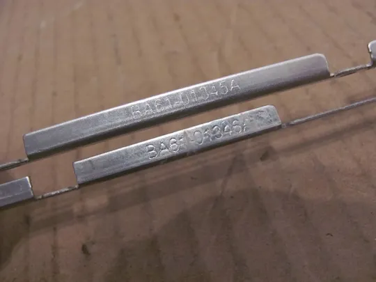 495-9 кріплення BA61-01345A для SAMSUNG RV511 RV515 RV520 оригінал Продаж