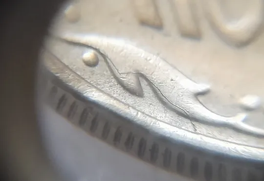 (8216) 10 копійок 2005 розколи від канту і по вінку реверса в межах 5-6 грон (10 копеек 2005 брак) Ціна