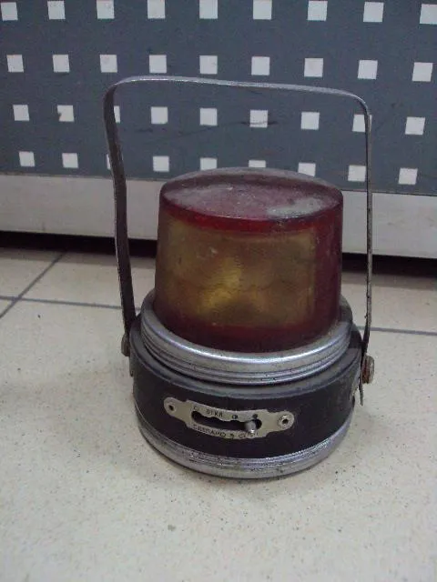 Фонарь универсальный УТФ ссср высота 10,5 см, с ручкой 14 см №11456 Ціна