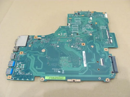 Купити номер0116-32  материнська плата i5-5200U SR23Y 69N01HMA5A02 для  MEDION E7416   оригінал