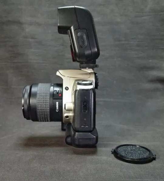 Canon EOS 300 + Батарейная ручка Canon BP-200 + Canon EF 35-80/4-5.6 Ф52mm + вспышка Promaster 2500E Вживане Інтернет-аукціон