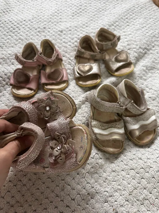 Босоніжки дитячі 20,22,23 розмір для дівчинки Ціна