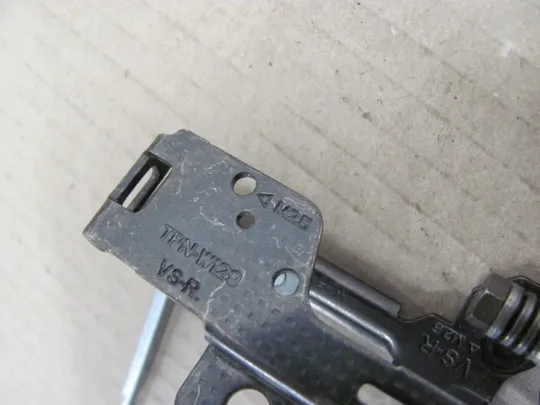 номер0213-4 кріплення з петлею права  433.0C705.1001  для HP Pavilion 17-AK 17-BS  оригінал З аукціону