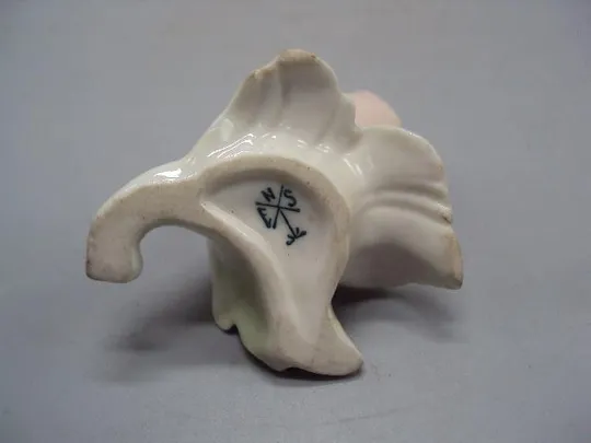 Фигура фарфор статуэтка миниатюра Карл Энс роза цветок розочка Karl Ens 4,1х6 см под реставрацию №36 З аукціону