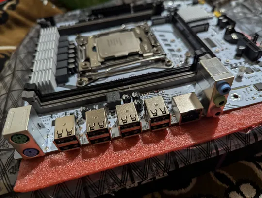 Комплект 12 ядер 24 потоки Qiyida X99 H5 + Xeon E5 2650v4 LGA 2011-3 DDR4 NVMe Intel Xeon E5 v3 v4 Ціна