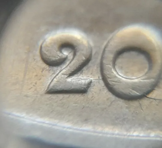 Купити (8211) 1 гривня 2003 розколи у році карбування на аверсі (1 гривна 2003 брак)