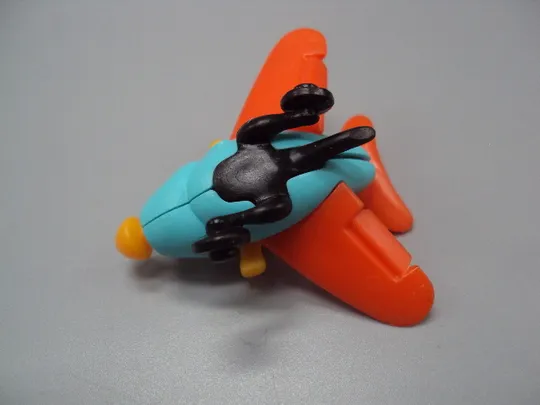 Фигурка киндер сюрприз самолет с глазками Disney самолетик бежит №18590м в Україні