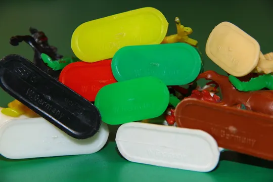 ТРАПЕР З РЕВОЛЬВЕРОМ ТА КАРАБІНОМ траппер JEAN HÖFLER 55-60мм ФРН ФРГ без фарби З аукціону