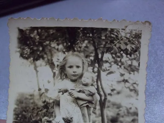 фотография девочка с опилочной куклой 1955 №5301 З аукціону