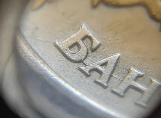 Купити (7994) 5 рублей 1992 РФ, М - викрошки та розколи на аверсі