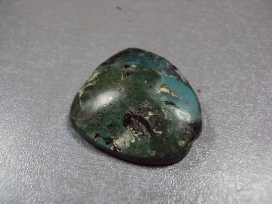 Камень хризоколл для ювелирных изделий вес 12,64 г размер 10 х 37 х 33 х 30 мм №13288 Ціна