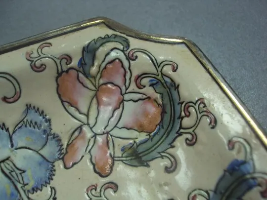 Декоративная трофейная тарелка Япония фарфор узор цветы  размер 20 х 20 см, кракелюры №242 З аукціону