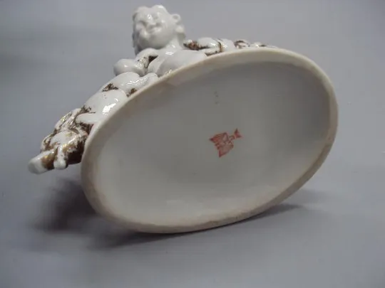 Фигура фарфор Германия Carl Scheidig KG Гревенталь путти мальчик с поросятами ребенок и поросята З аукціону