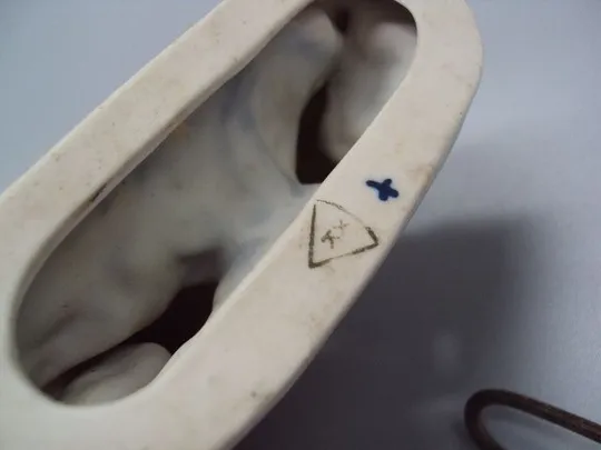 Фигура фарфор статуэтка Гжель собака лайка собачка высота 11,7 см №258 На торгах