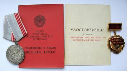 фото, Ветеран труда СССР і Победитель соцсоревнования 1976 г. + документи на жінку
