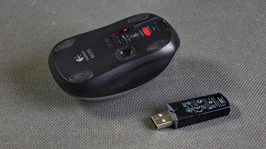 Купити Беспроводная мышь Logitech M205 с USB ресивером C-UAY59 Вживане