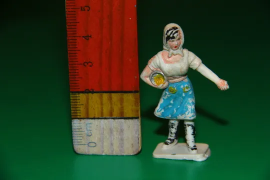 фігурка ПТАШНИЦЯ ОГОРОДНИЦЯ РОБІТНИЦЯ ФЕРМЕР рабочий 40мм ГОНКОНГ Ціна