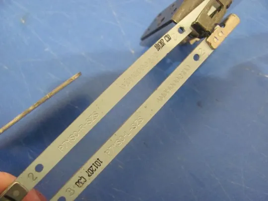 №137-5 кріплення матриці з петлями AM0HQ000200 для Packard Bell Easynote LS11 P7YS0 оригінал Недорого