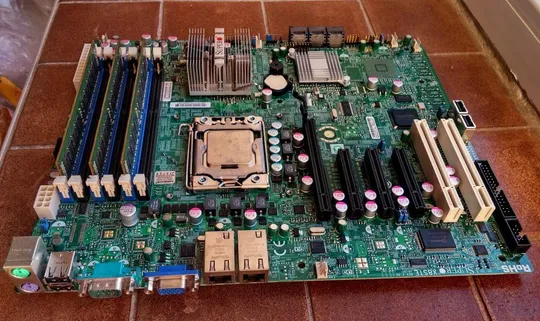 комплект Supermicro X8STE + Intel Xeon W5647 3.20MHz + 6Gb DDR3 + видеокарта Radeon HD 5450 Де купити