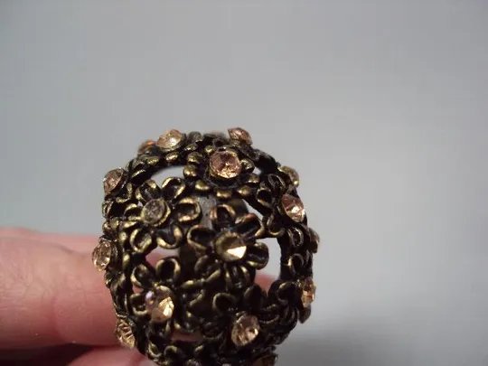 Бижутерия женское безразмерное кольцо цветы ажурное цветочки металл (нет 2 камушка) №13608 Де купити