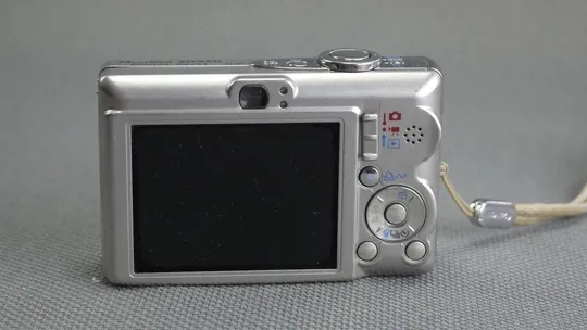 Цифровой фотоаппарат Canon Power Shot SD450 Elph AiAf 5.0Mpix Вживане Де купити