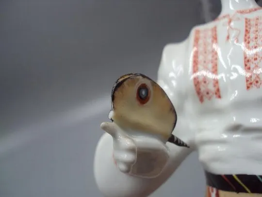 Фигура фарфор статуэтка Румыния JRJS CLUJ девушка с бабочкой и цветами высота 41 см №65 Де купити