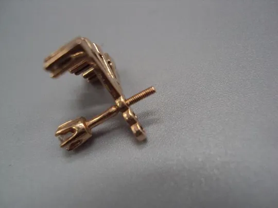 Серьги с закруткой золото клеймо 583 проба герб Украина 9КЯ камни фианит вес 4,2 г №14715 Де купити