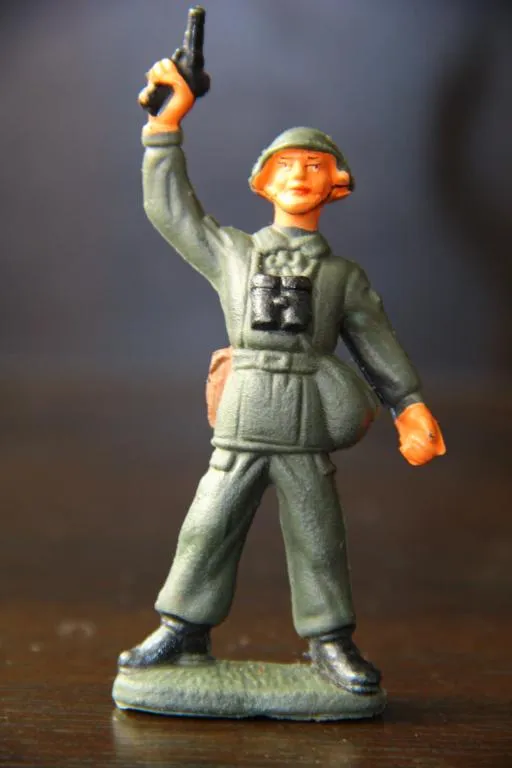 солдат офицер ГДР 70-75мм резина Ціна