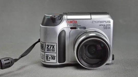 Цифровий фотоаппарат 3.0Mpix Olympus Camedia C-700 Ultra Zoom + EQ 38-380мм Zoom lens x10.0 Вживане З аукціону