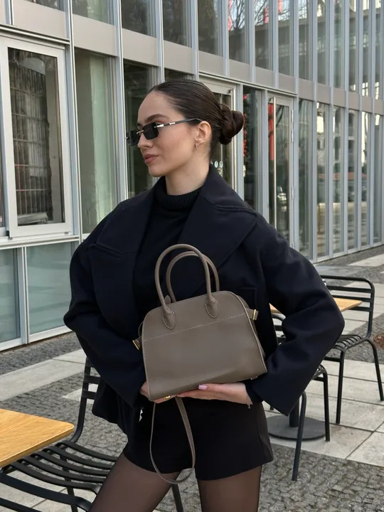 Сумка The Row Soft Margaux 26 Bag in Leather Brown Capucines  99721 Недорого