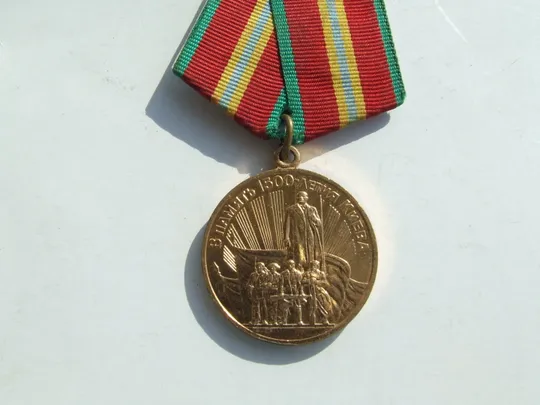 Медаль Партизану отечественной войны 1- степени серебро. и много другого . З аукціону