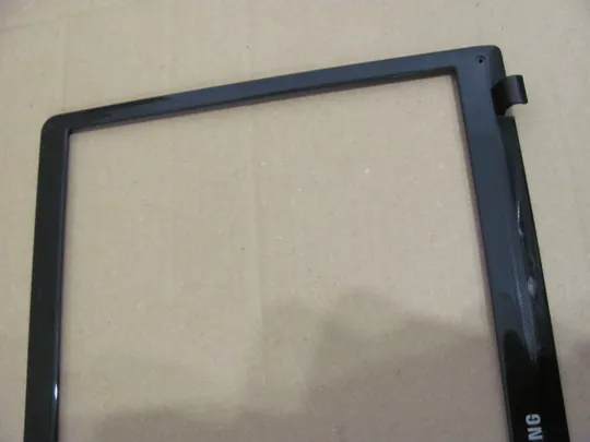 407-10 рамка матриці BA75-03363B   для  Samsung NP305 NP305E7A  305E   оригінал Де купити