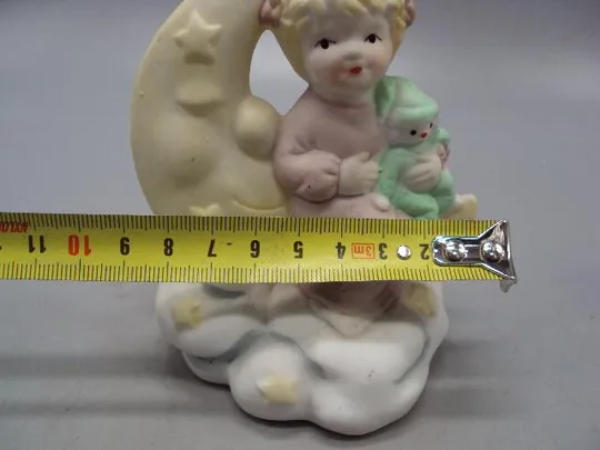 Фигура фарфор статуэтка Германия Classic Porzellan Handarbeit девочка с куклой на луне 11,3 см №26 Недорого