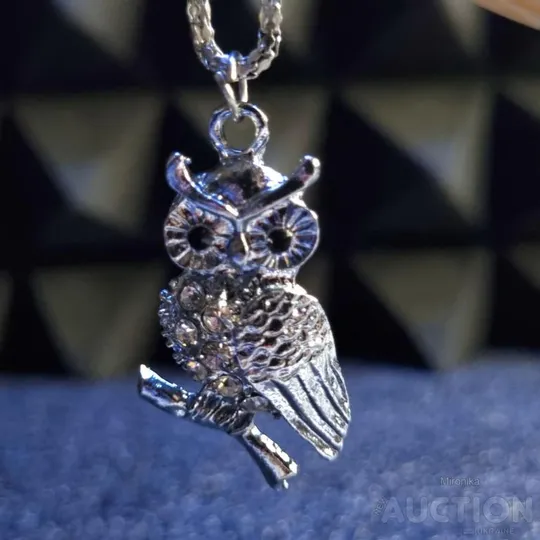 Купити Ніжний ланцюжок з кулоном сови зі стразами