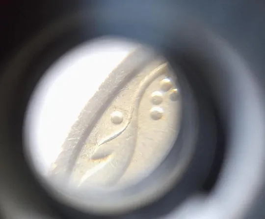 (2432) 10 копійок 2002 викрошка на вінку біля 7 грона на реверсі - 3 монети одним лотом(10 копеек 2002 брак) Продаж