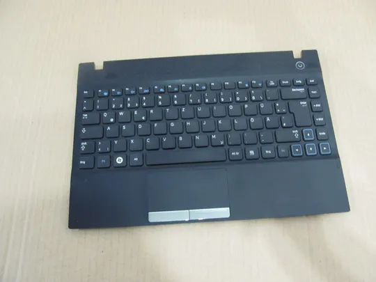 357-3 панель палмрест тачпад з клавіатурою BA75-03159C для SAMSUNG NP300V3A 300V оригінал Ціна