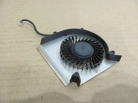 Купити номер0284-30 Вентилятор (кулер, FAN) E330401250MC для MSI GL63 GE63 GE73 GL73 WE73 GP73 GP63 WE63 оригінал