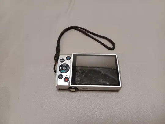 1085... цифрова камера  Canon PowerShot A2600 НІМЕЧЧИНА З аукціону