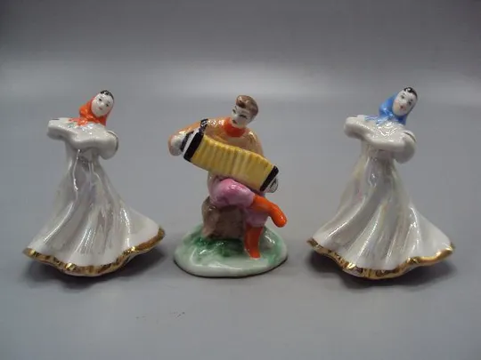 Фигура фарфор статуэтки Дулево танец перепляс музыкант с гармошкой плясуньи и гармонист 3 шт №13639 Ціна