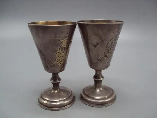 Рюмки стопки резьба виноград, груши и яблоки серебро 875 голова М3 вес 68,59 г рюмка лот 2 шт №14319 Недорого