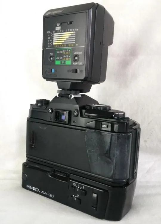 Купити Minolta Maxxum AF 9000 + Minolta AF 35-70/3.5-4.5 Ф49mm + блок AW90 + вспышка Minolta 280PX