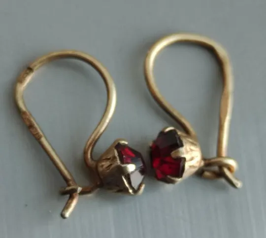 Небольшие, но очень симпатичные винтажные серебряные серьги с камешками из СССР,звезда ns332 Ціна