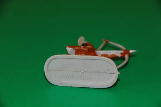 ІНДІАНЕЦЬ ЩО НА КОЛІНІ СТРІЛЯЄ З ЛУКА индеец JEAN HÖFLER 55-60мм ФРН ФРГ З аукціону